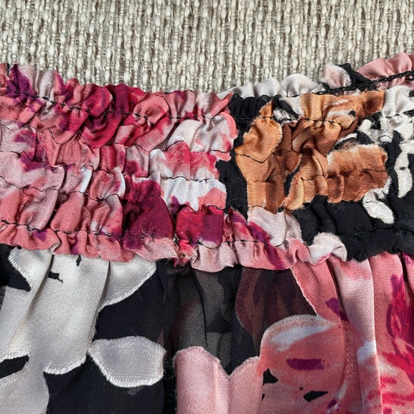 White House Black Market Floral Print Blouse in Black and Pink, size SP, organza - Picture 10 of 12